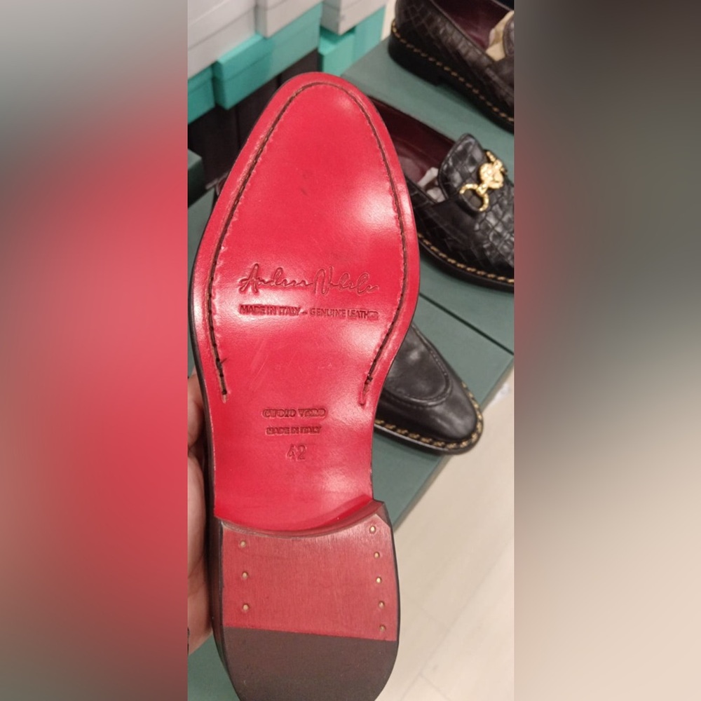 Black all leather patent wet look slip on with gold rings made in Italy. - Picture 5 of 5